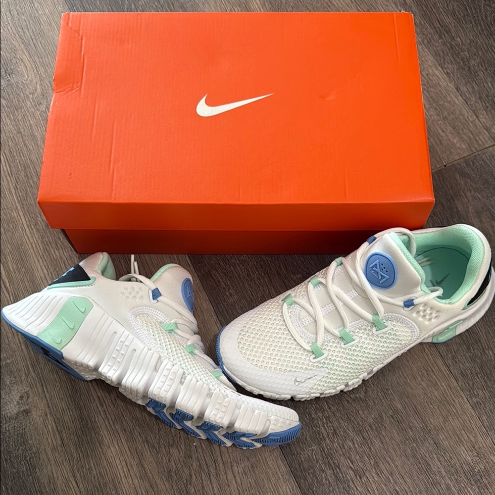 Nike Woman’s White and Green Sneakers
